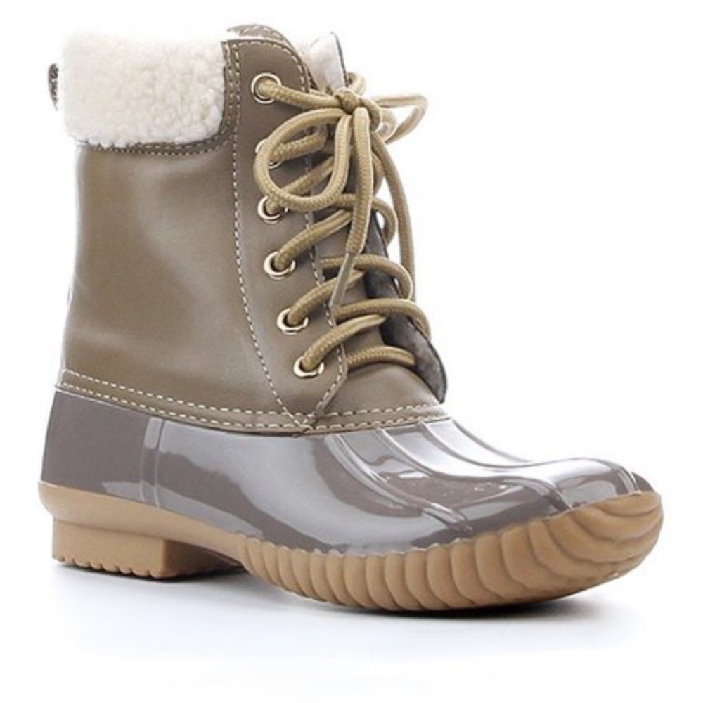 Came color. Women’s duck boots faux fur. Sz 8